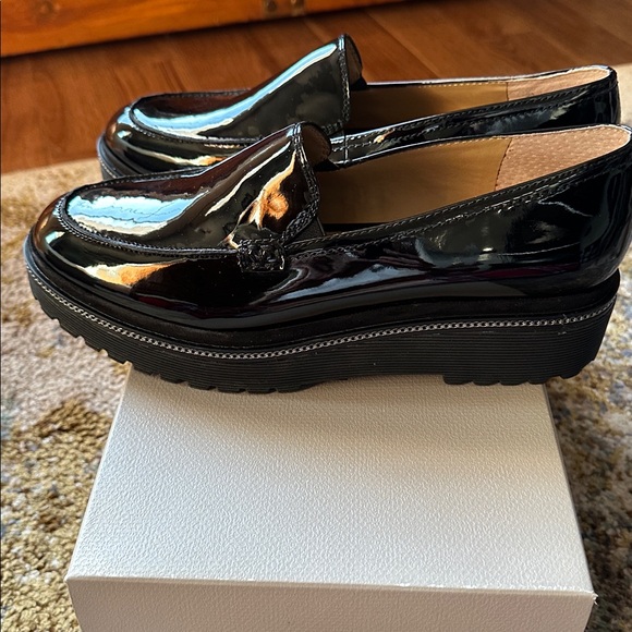 Franco Sarto New in box Patent Loafer. Size 8. - Picture 3 of 5